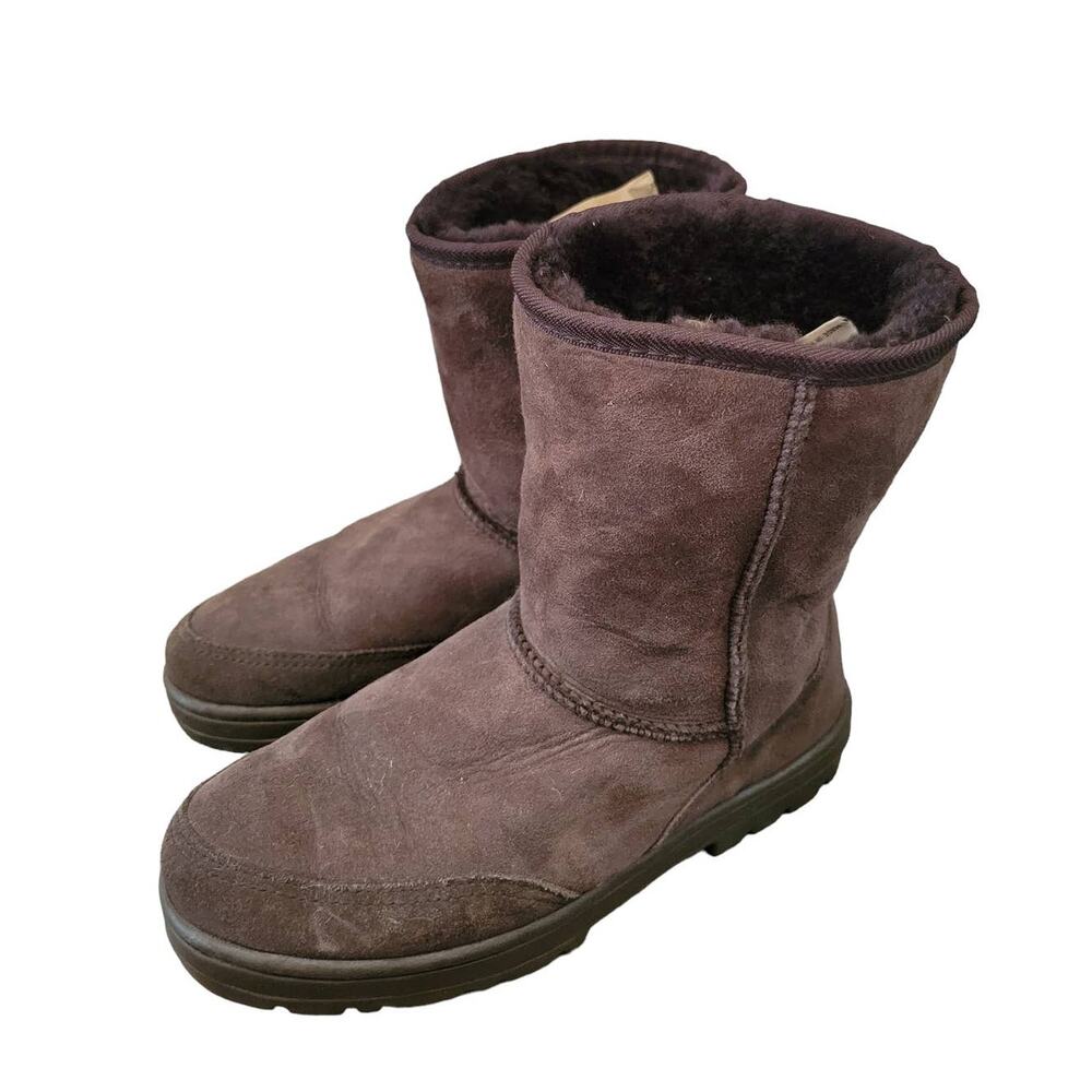 UGG Women's Short II Classic Brown Boots Size 6